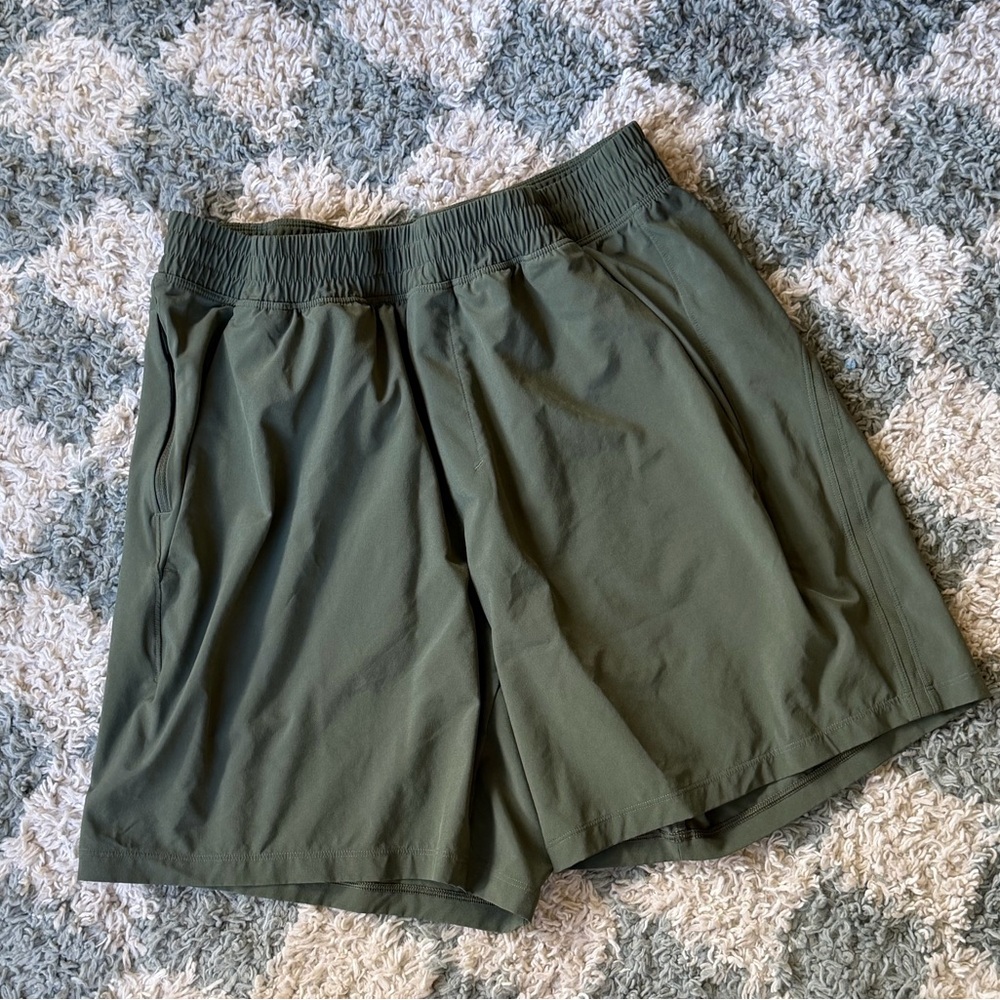 Men’s Lululemon Pacebreaker shorts